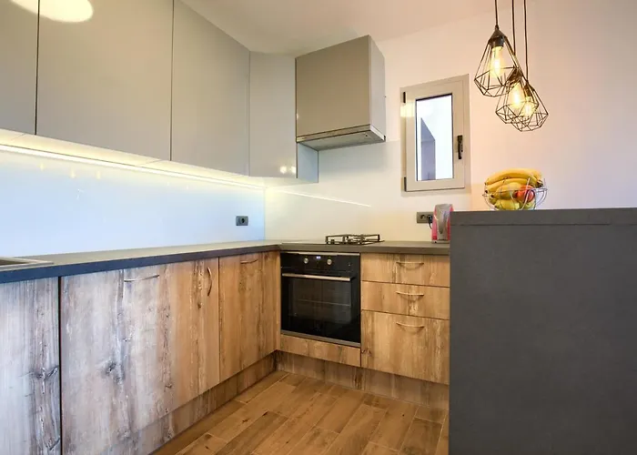 Luna アパート プーラ