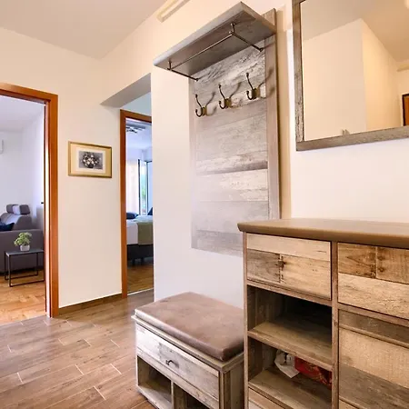 Luna Apartment *